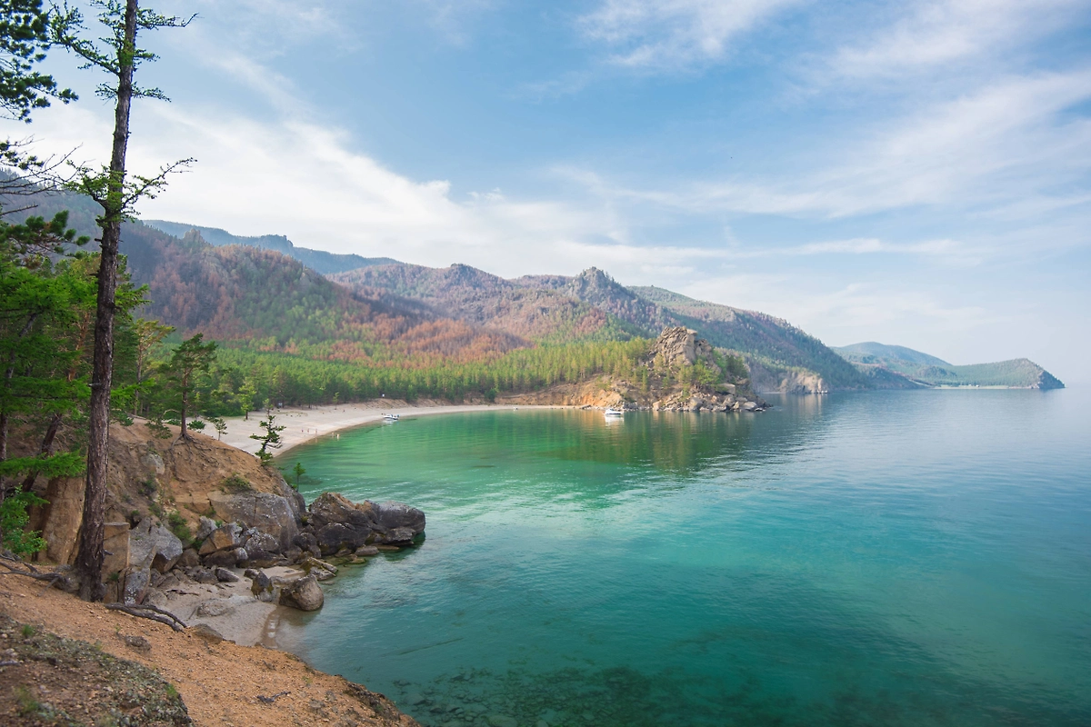 Байкал зимой: ледяной каток вместо озера. Фото © Shutterstock / FOTODOM / Ollie_holly