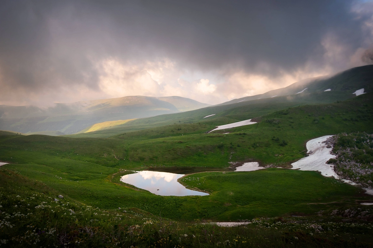Озеро Псенодах в Адыгее: загадка исчезающей воды. Фото © Shutterstock / FOTODOM / Aleksey Sagitov