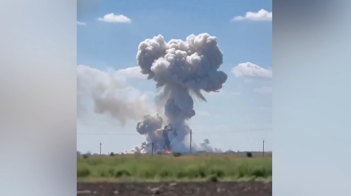 Гигантское облако после взрыва сняли на видео в небо в Днепропетровской области