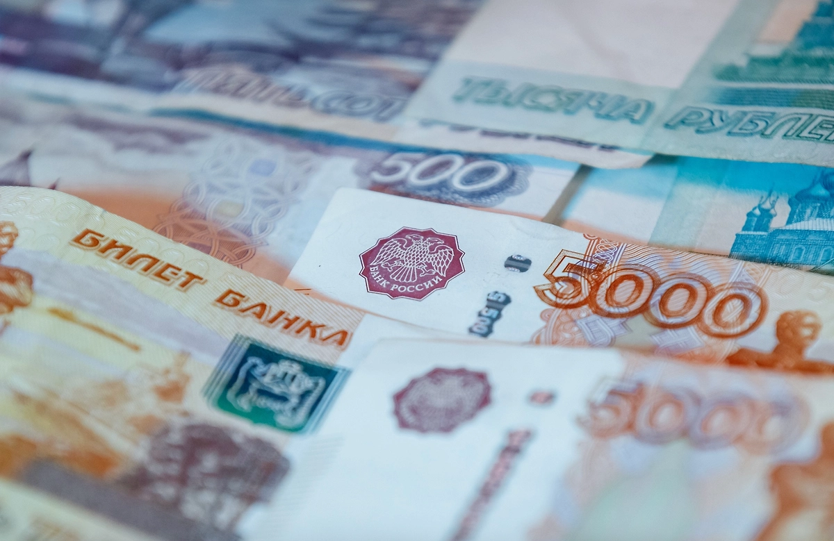 Наличные деньги в России: спрос на рубли заметно вырос летом 2026 года. Обложка © Life.ru