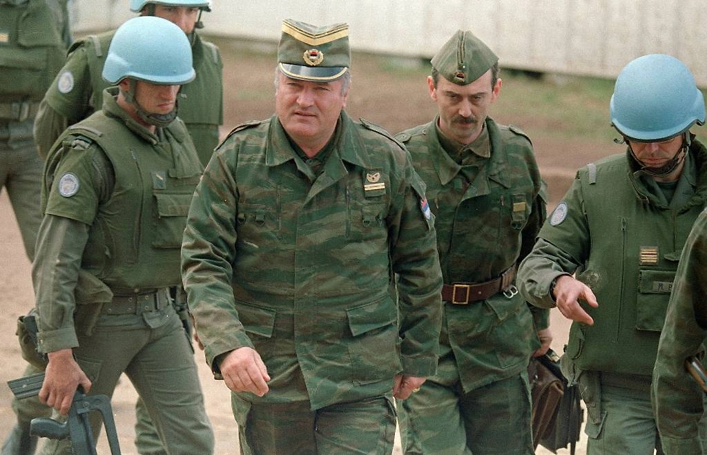 Ратко Младич возглавлял Главный штаб Войска Республики Сербской во время Боснийской войны 1992–1995 годов. Фото © AP Photo/Michael Stravato, File