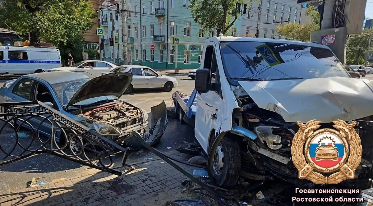 Место смертельного ДТП в Ростове-на-Дону. Фото © Telegram / Госавтоинспекция Ростовской области