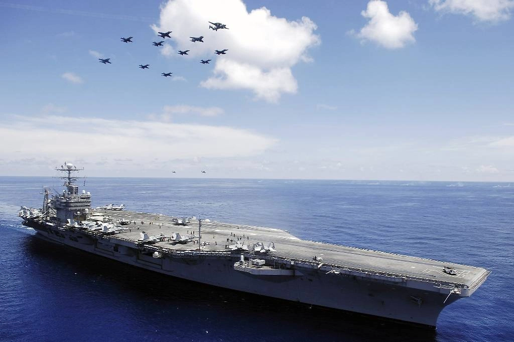 USS Abraham Lincoln. Фото © Wikipedia / navy.mil