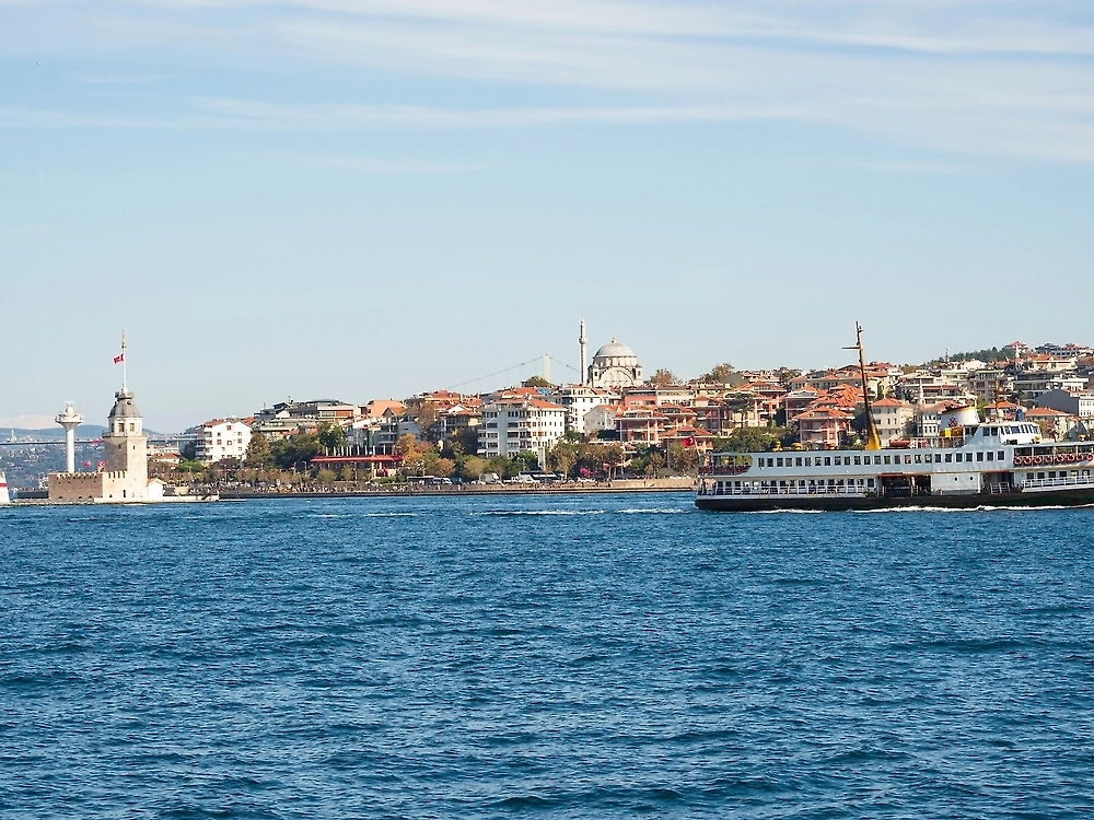 Обложка © Shutterstock / FOTODOM / Roman_Efimovich