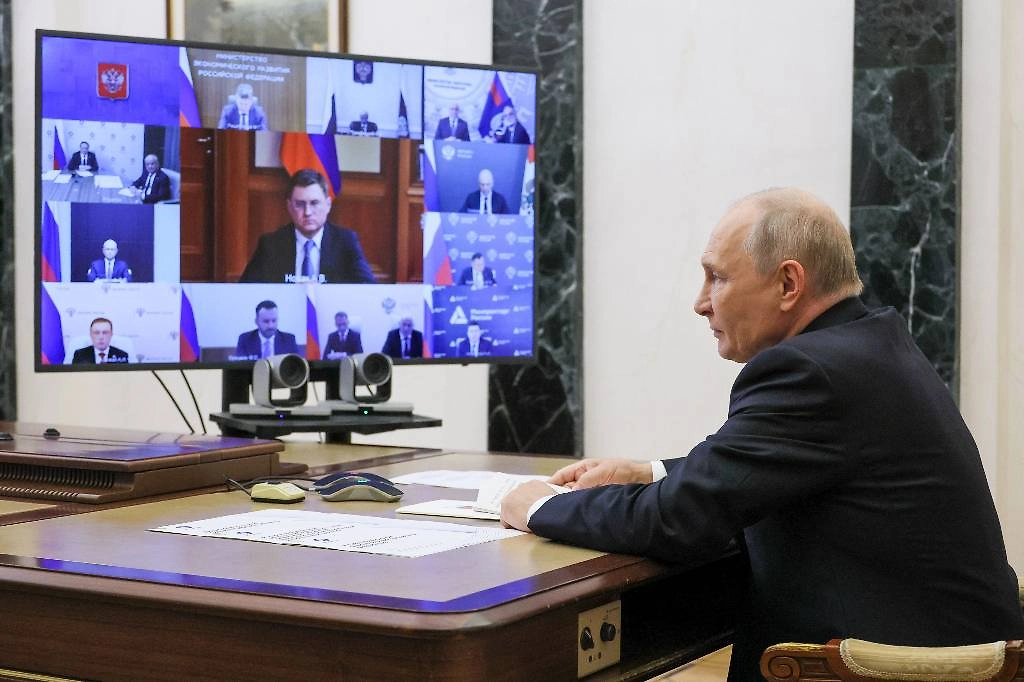Президент Владимир Путин во время совещания по вопросам развития атомной энергетики 20 августа. Обложка © Михаил Метцель/пресс-служба президента РФ/ТАСС