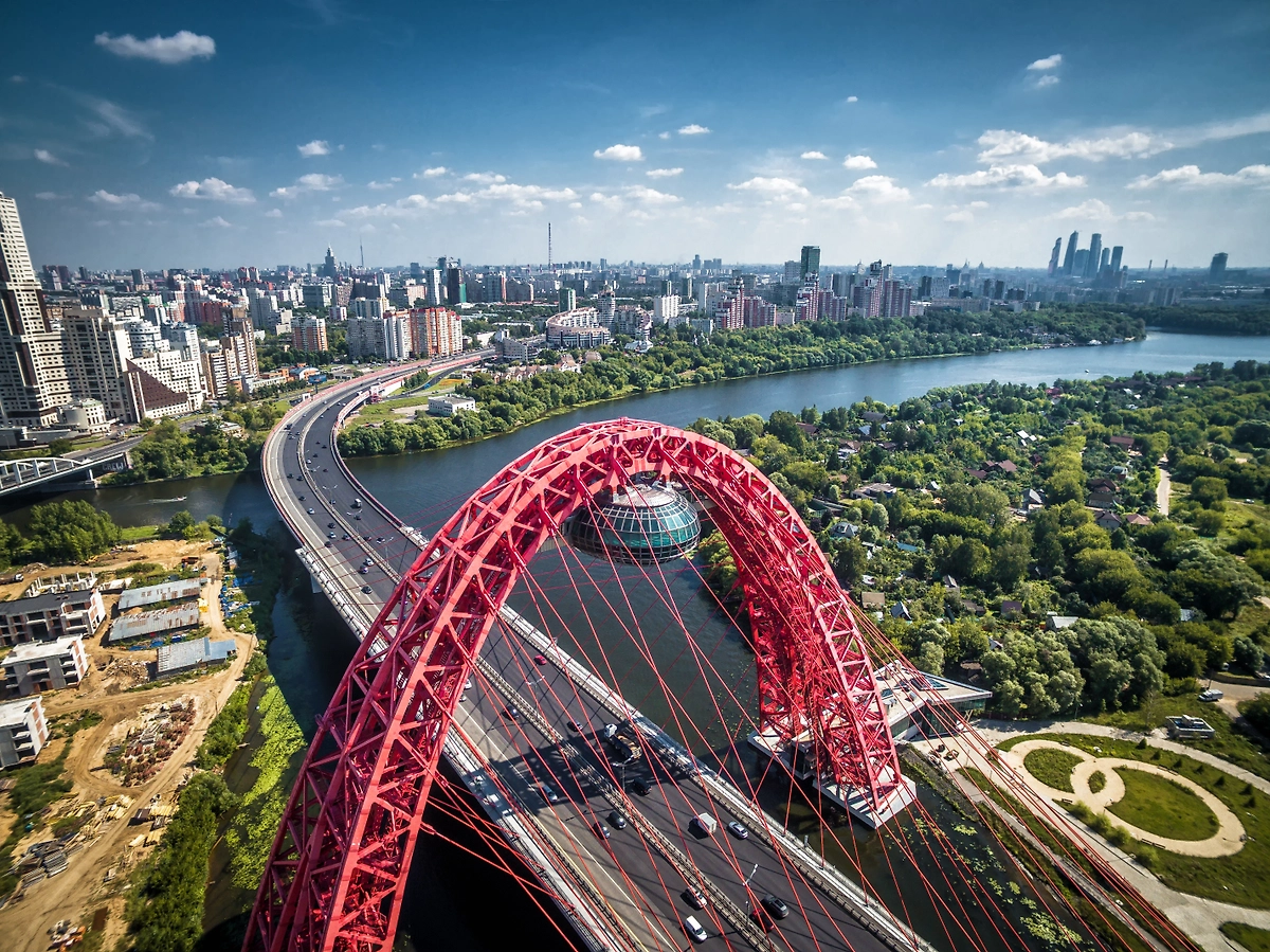 Живописный мост в Москве. Обложка © Shutterstock / FOTODOM / Viacheslav Lopatin