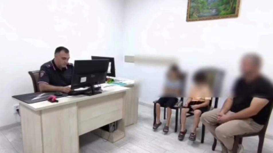 В Каспийске нашли школьников, жестоко обращавшихся с котёнком. Обложка © Пресс-служба МВД по Республике Дагестан.