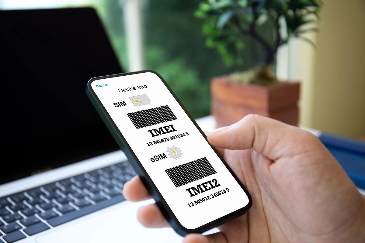Что такое IMEI-код на телефоне и почему он нужен. Фото © Shutterstock / FOTODOM / DenPhotos