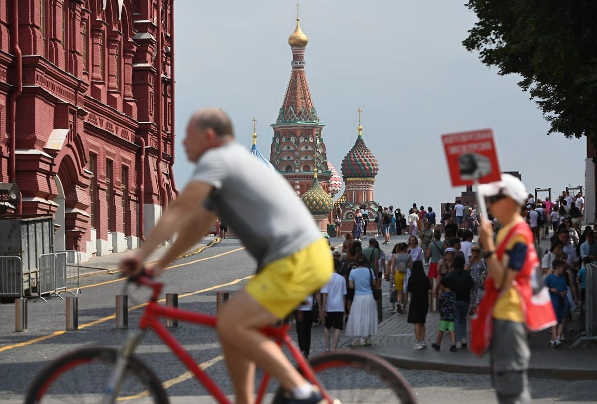 Красная площадь летом. Обложка © Life.ru