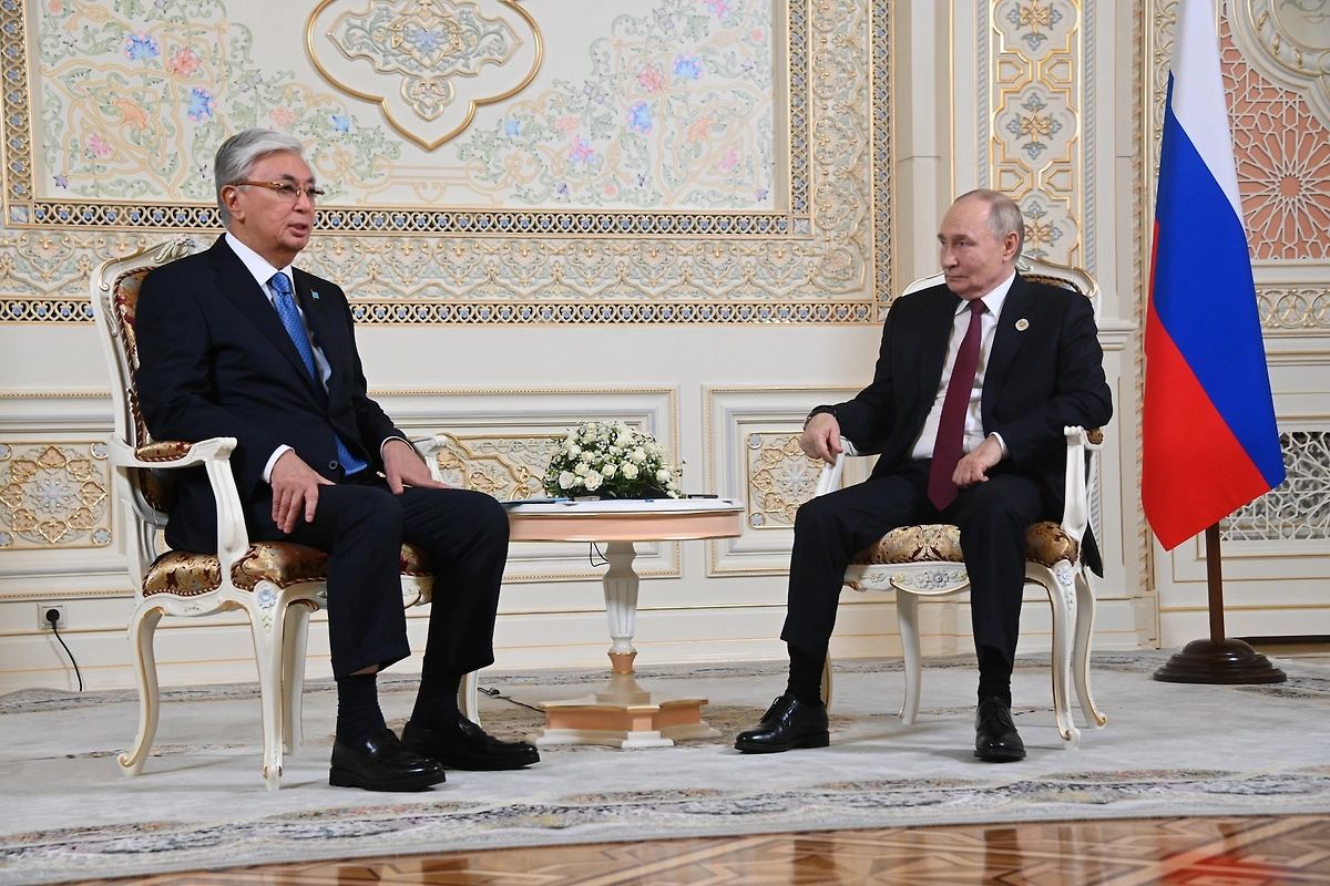 Касым Жомарт Токаев и Владимир Путин. Обложка © Life.ru