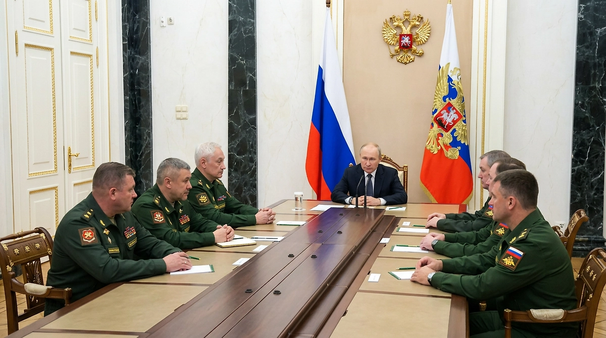 Владимир Путин провёл кадровые перестановки в Минобороны. Обложка © Life.ru