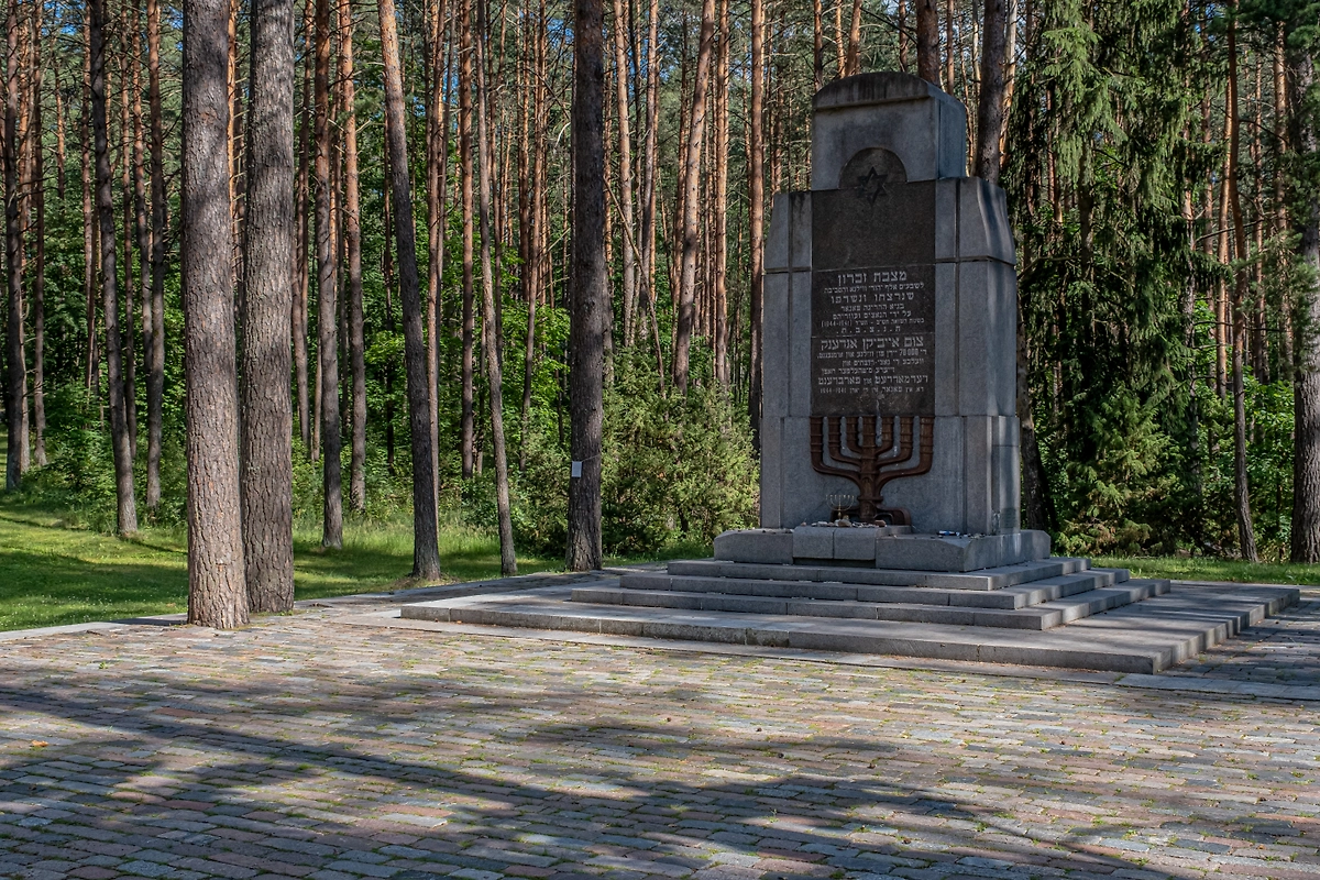 Памятник погибшим узникам Вильнюсского гетто. Фото © Shutterstock / FOTODOM / MoLarjung