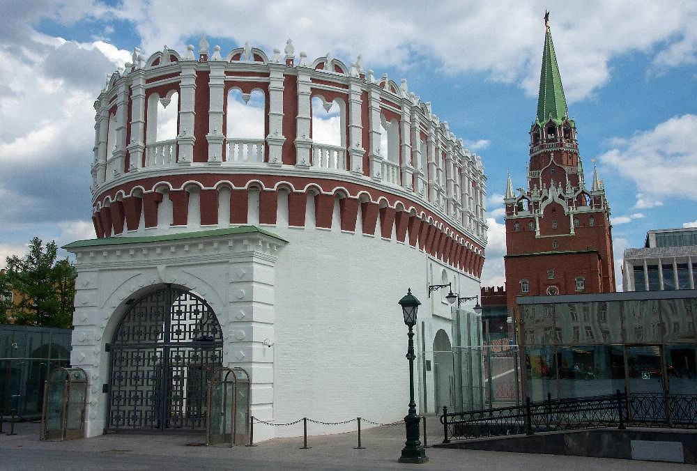 Троицкий мост и Кутафья башня Кремля в наши дни. Фото © ТАСС /Артем Житенев