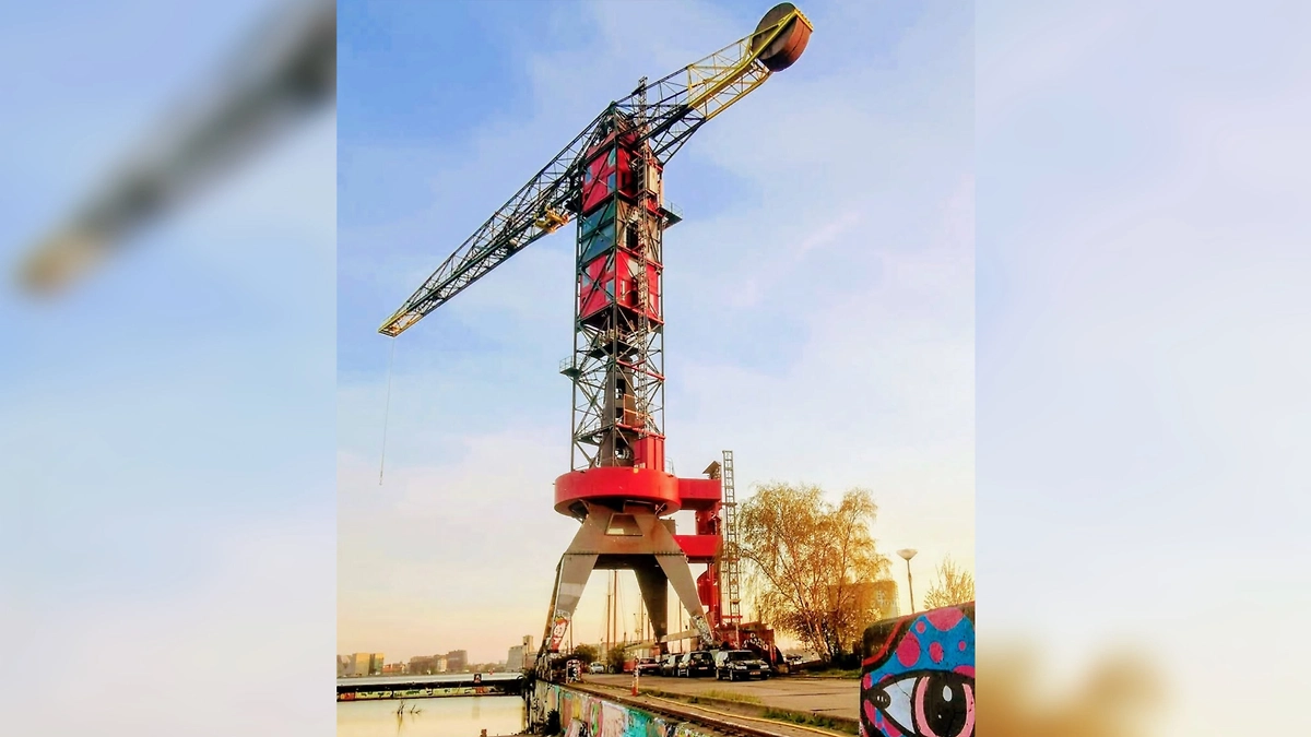 Faralda Crane Hotel в бывшем портовом кране Амстердама. Фото © Instagram (признан экстремистской организацией и запрещён на территории Российской Федерации) / faraldacranehotel