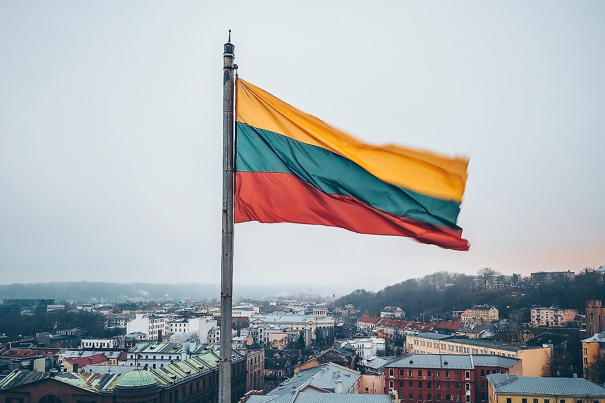 Обложка © Shutterstock / FOTODOM / A. Aleksandravicius