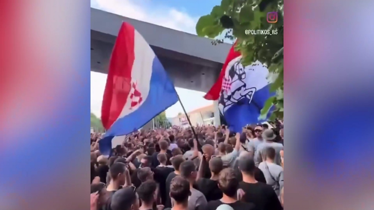 Обложка © Instagram (признан экстремистской организацией и запрещён на территории Российской Федерации) / politikos_rs