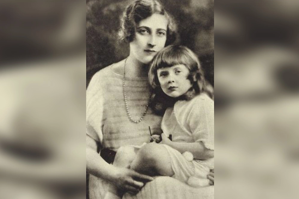 Агате Кристи — 136 лет: правда ли, что королева детектива потеряла память из-за развода с мужем? Агата Кристи со своей дочерью Розалиндой. Фото © Wikipedia