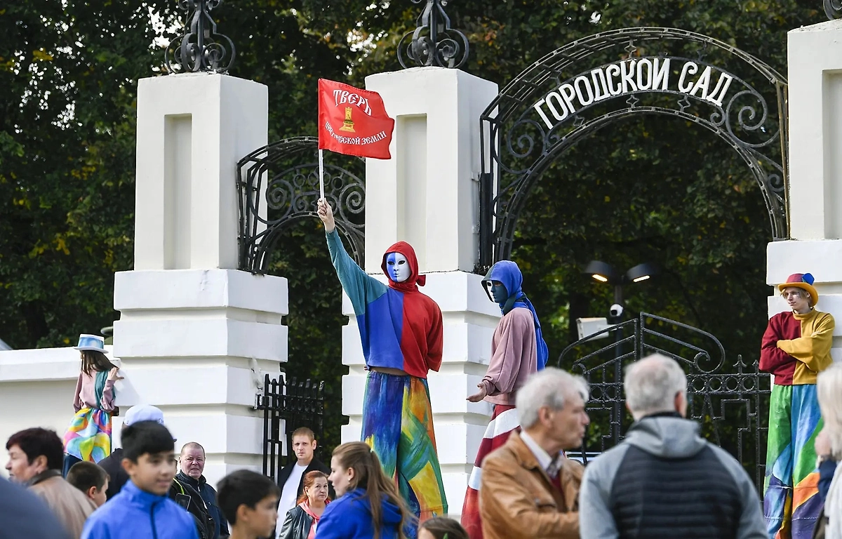 Обложка © MAX / Виталий Королев