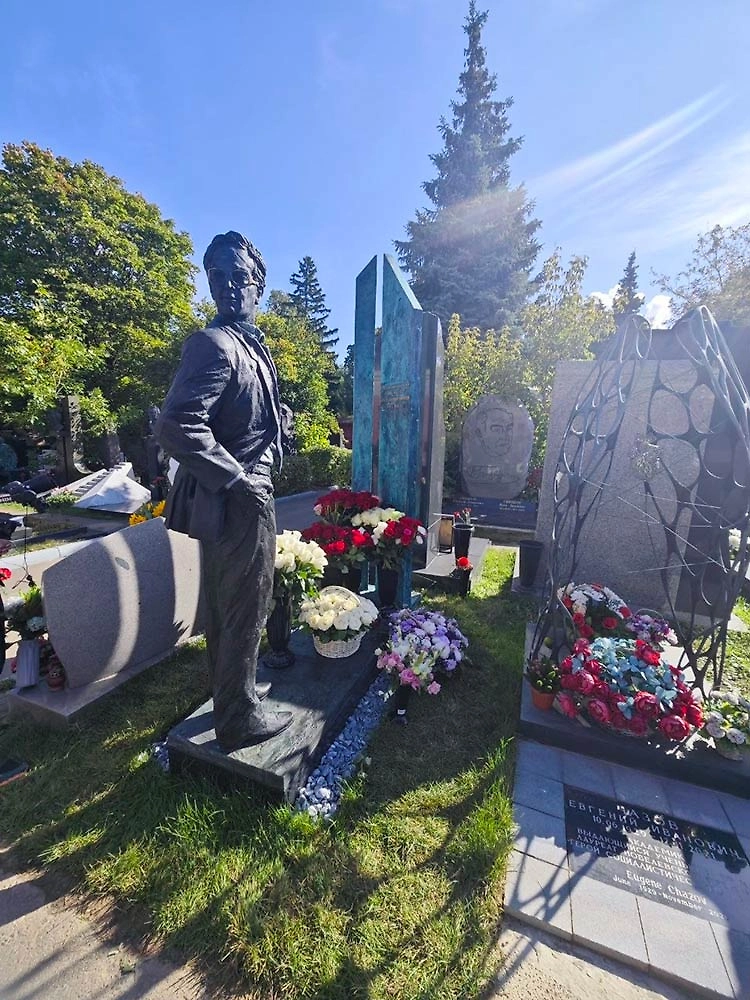 На Новодевичьем кладбище открыли памятник Игорю Кириллову. Фото © Даниил Черных-Аипов