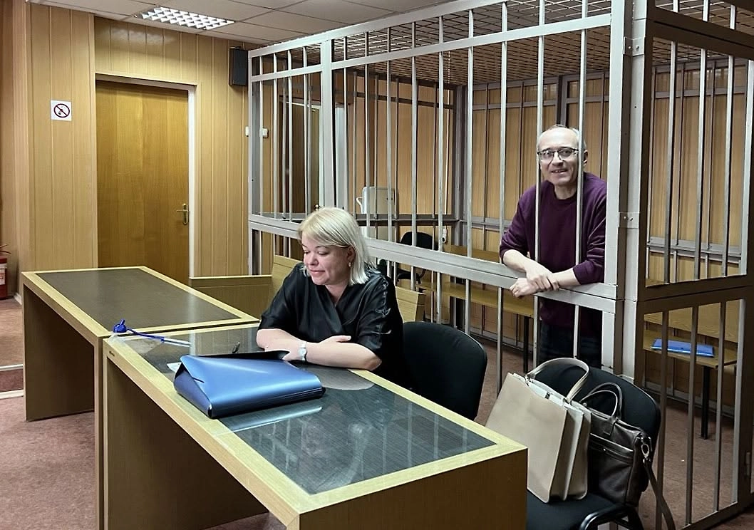 Обложка © Telegram / zapravarf