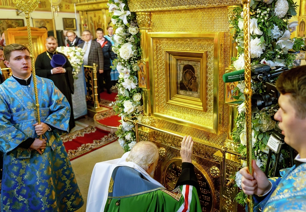 Казанская икона Божией Матери в убранстве храма. Фото © РИА Новости / Игорь Палкин