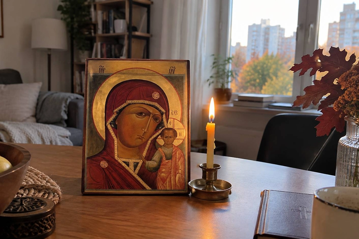 Свеча и икона: атмосфера домашней молитвы. ИИ-иллюстрация: создано редакцией Life.ru с использованием ChatGPT (OpenAI)