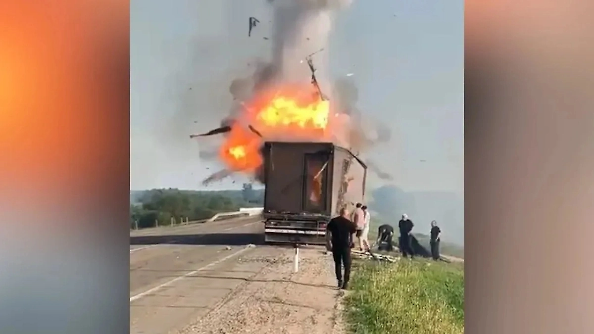 Фура с дронами, которая взорвалась на трассе «Чита — Хабаровск». Обложка © SHOT