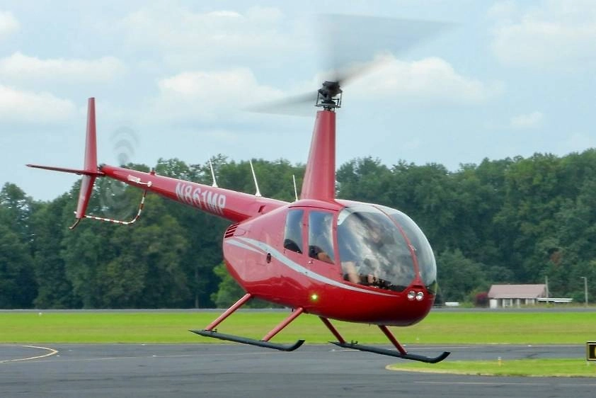 Robinson R-44. Обложка © Shutterstock / FOTODOM / Aircraft Images