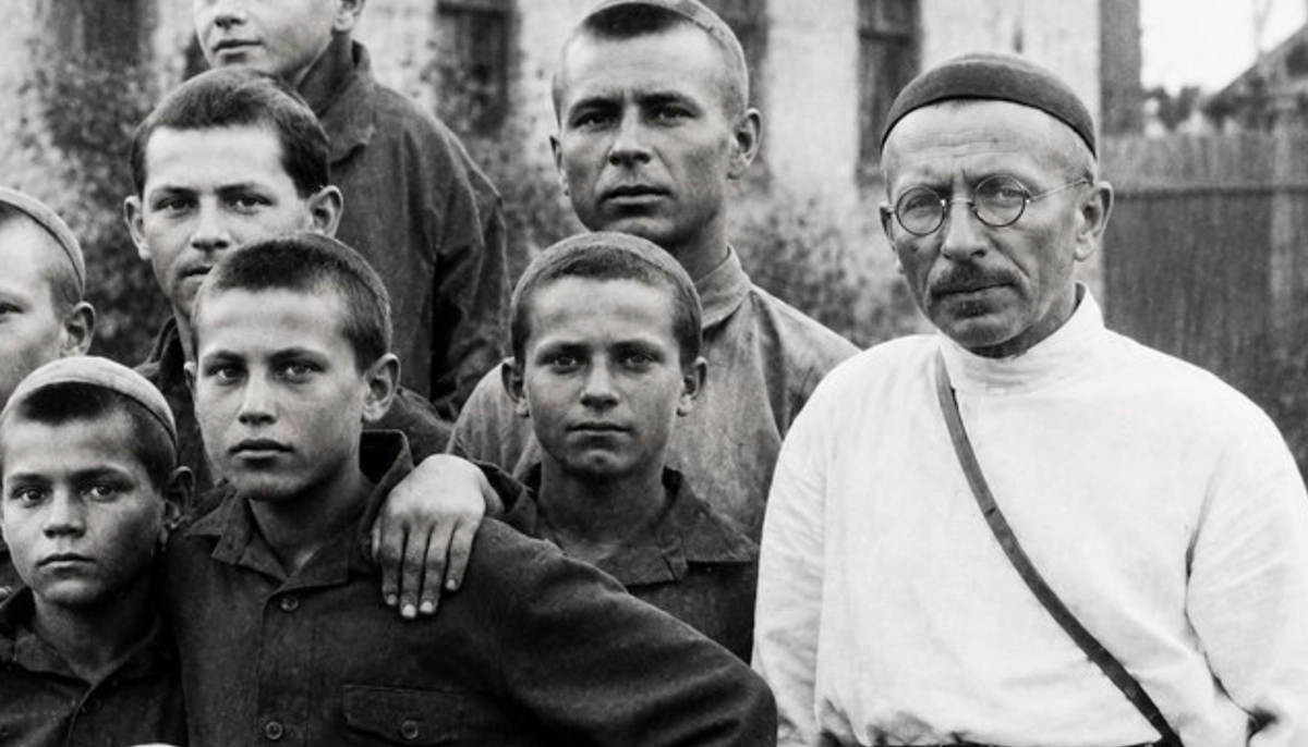Методика Макаренко: как педагог воспитывал беспризорников с помощью труда и ответственности? ИИ-иллюстрация: создано редакцией Life.ru с использованием ChatGPT (OpenAI)