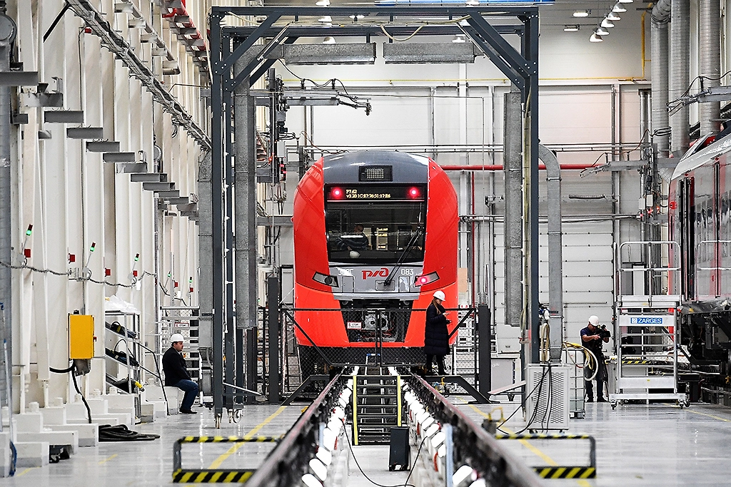 Производство железнодорожной техники на заводе «Уральские локомотивы» в Верхней Пышме. Предприятие также готовит мощности для выпуска российских высокоскоростных поездов. Фото © ТАСС / Донат Сорокин