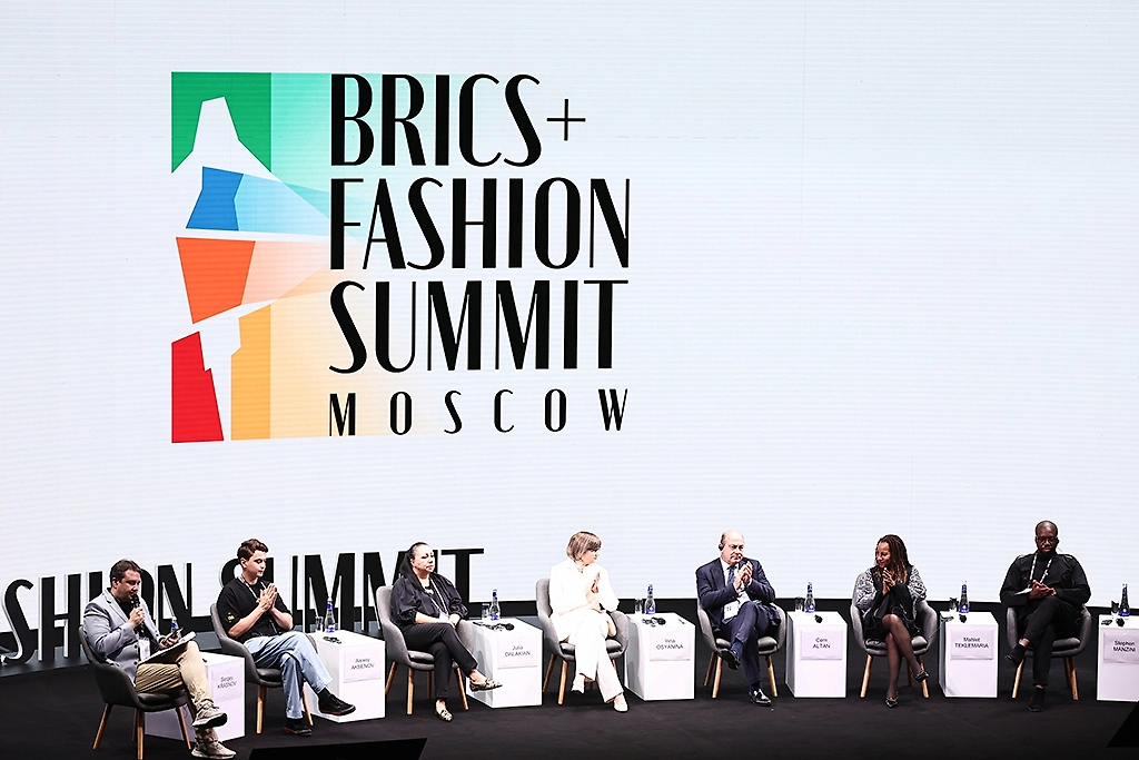 BRICS+ Fashion Summit пройдёт в Москве с 28 по 30 сентября 2026 года. Эксперты обсудят искусственный интеллект, локальные бренды, новые материалы и будущее модной индустрии. Фото © ТАСС / Михаил Терещенко