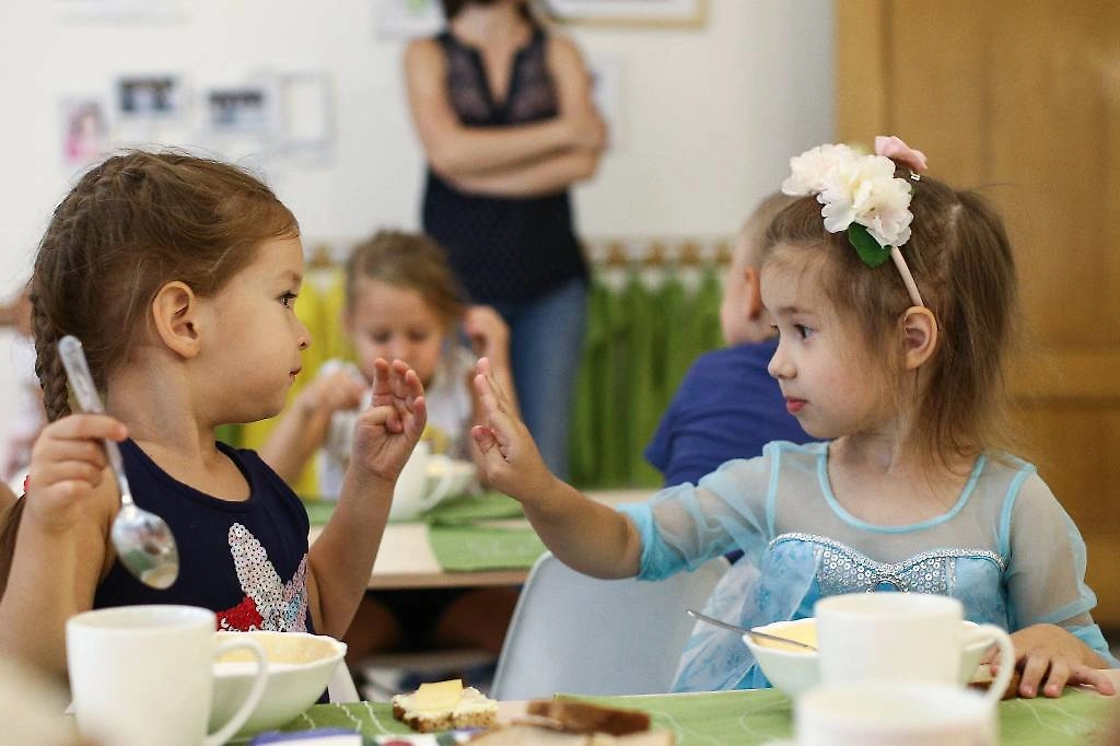 Если группа кажется переполненной, родителям стоит выяснить площадь игровой комнаты и сопоставить её с действующими нормативами на одного ребёнка. Фото © Егор Алеев/ТАСС 