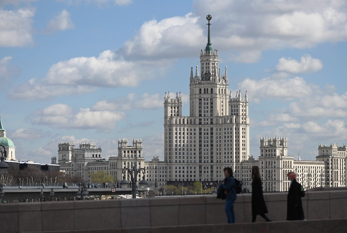 Маршрут марафона на 42,2 км пройдёт через центр Москвы, в том числе рядом с Кремлём и по центральным набережным. Фото © Life.ru