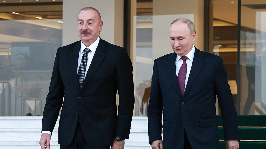 Путин и Алиев провели краткую встречу на полях саммита ШОС в Бишкеке Путин и Алиев провели краткую встречу на полях саммита ШОС в Бишкеке