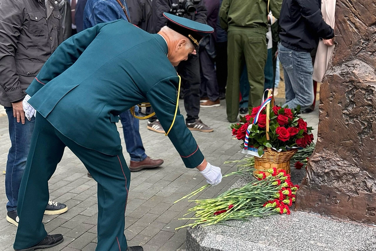 В Приамурье открыли памятник Герою России Виктору Дубынину. Фото © VK / Администрация Благовещенска
