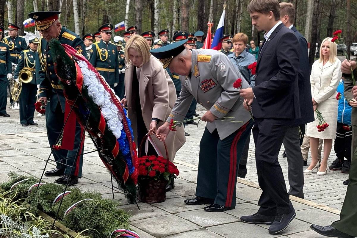 В Приамурье открыли памятник Герою России Виктору Дубынину. Фото © VK / Администрация Благовещенска