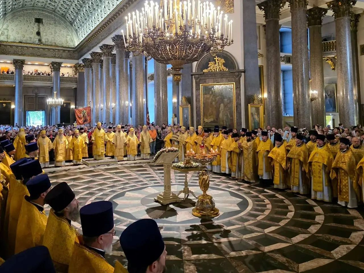 90-тысячный крестный ход прошел в центре Петербурга 12 сентября. Фото © MAX / Санкт-Петербургская митрополия