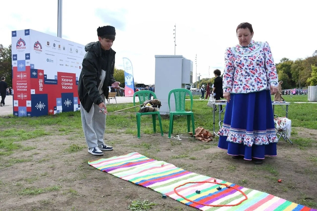 Гостями предлагают пройти семь станций, проявить смекалку и удаль, по-настоящему прочувствовать казачий дух. Фото © Telegram / Политех Платова