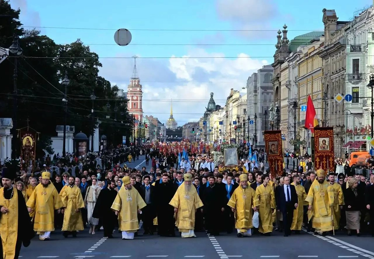 90-тысячный крестный ход прошел в центре Петербурга 12 сентября. Фото © MAX / Санкт-Петербургская митрополия