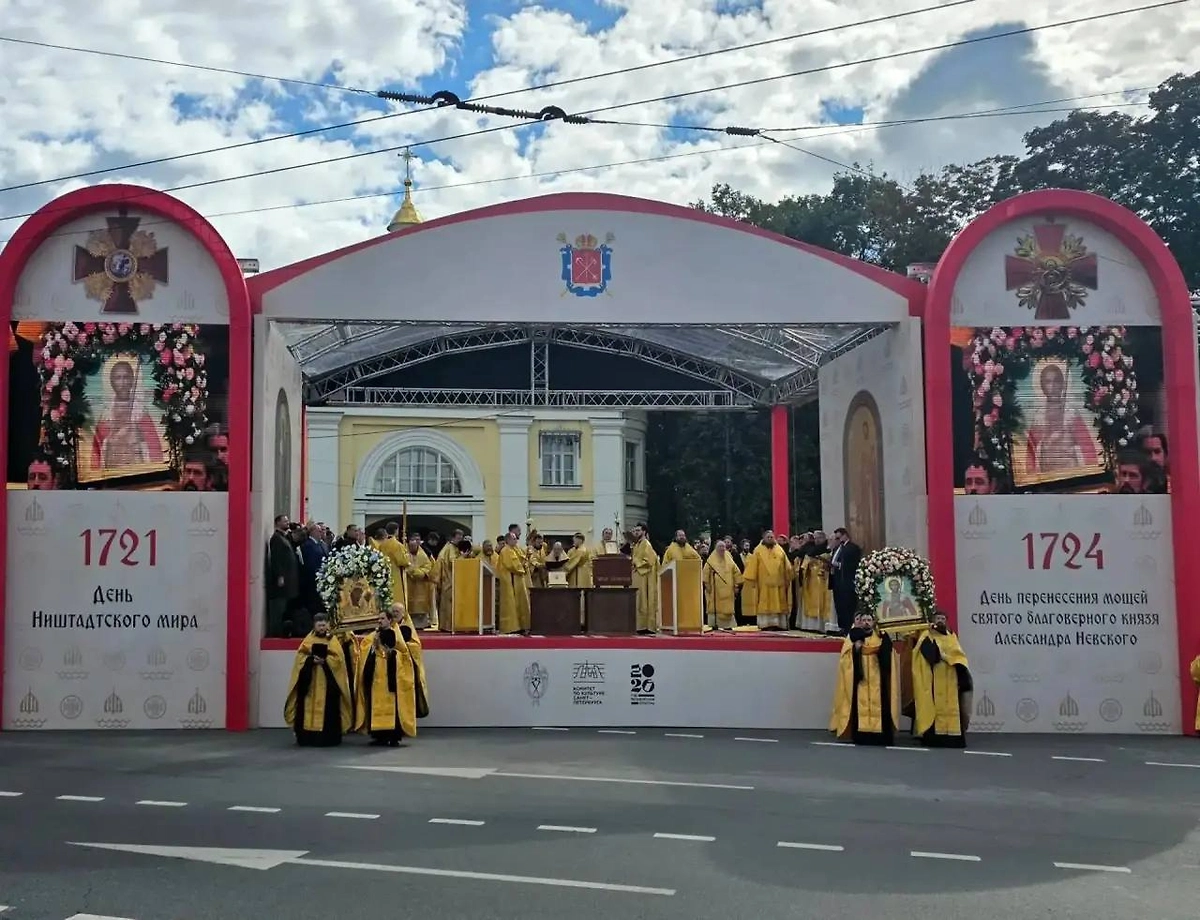 90-тысячный крестный ход прошел в центре Петербурга 12 сентября. Фото © MAX / Санкт-Петербургская митрополия
