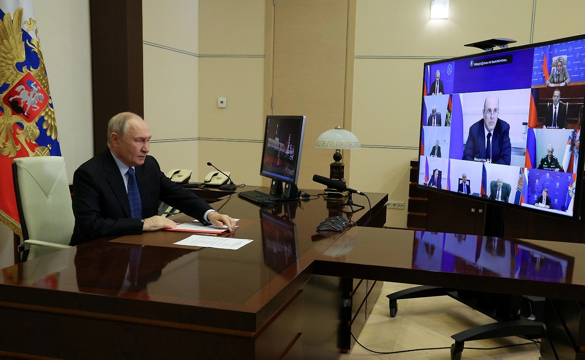 Владимир Путин в ходе заседания Совета безопасности России. Обложка © Кремль