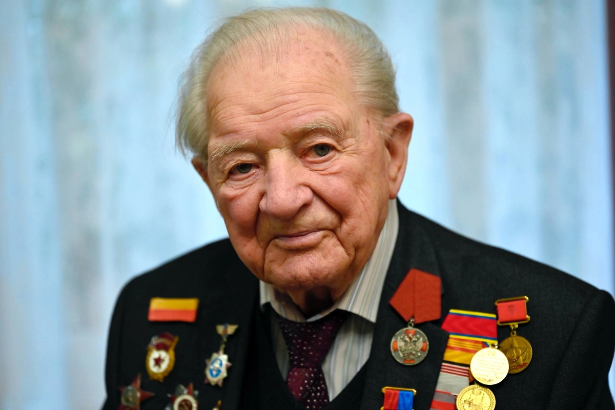 Тамбовский ветеран Владимир Севрюков отметил 100-летний юбилей. Обложка © Telegram /Евгений Первышов / Фото — Павел Васильев