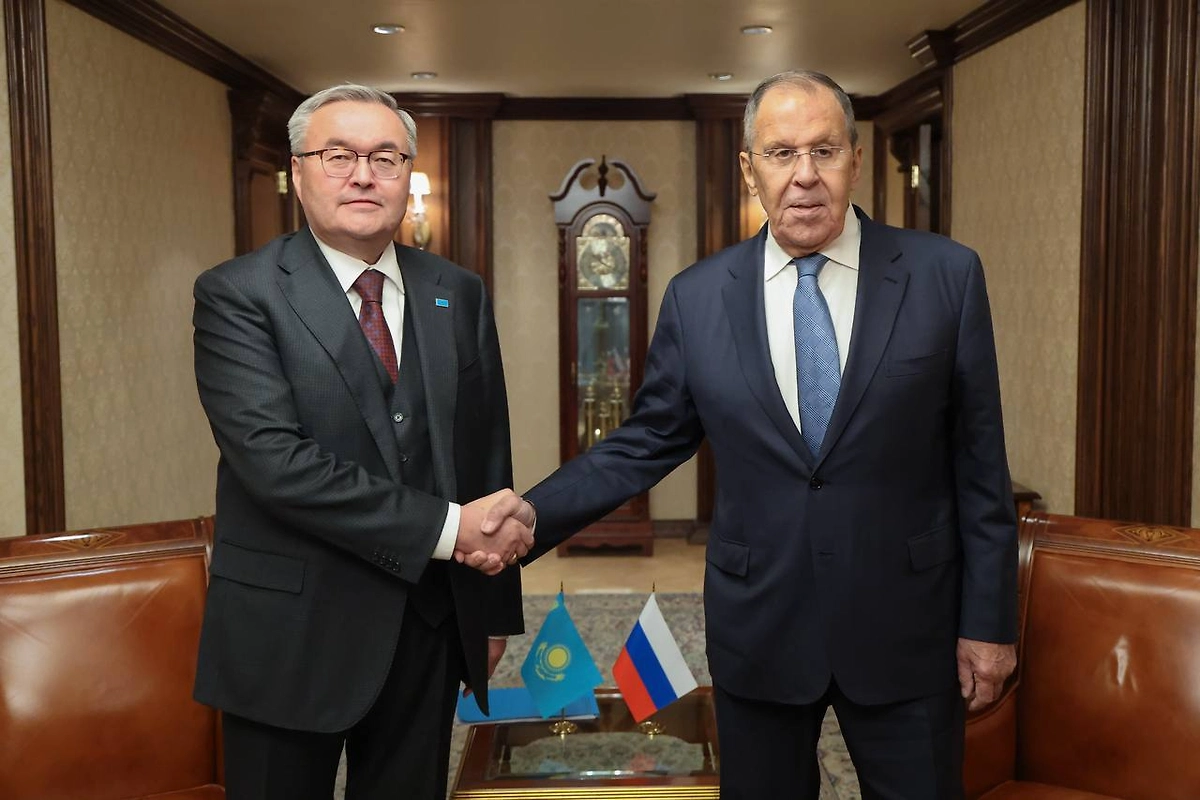 Глава МИД Казахстана Мухтар Тлеуберди и Сергей Лавров. Обложка © Telegram / Мария Захарова