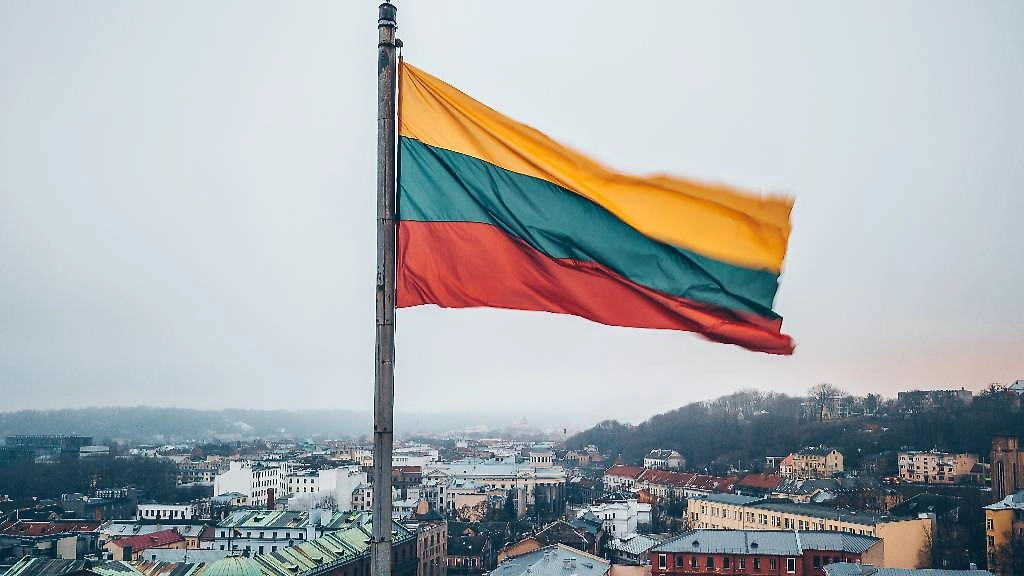 Обложка © Shutterstock / FOTODOM / A. Aleksandravicius
