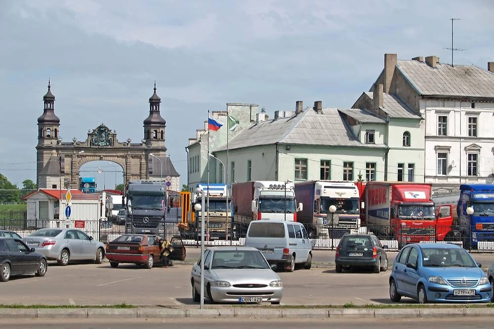 Обложка © Shutterstock / FOTODOM / Irina Borsuchenko