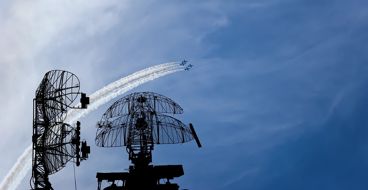 Обложка © Shutterstock / FOTODOM / VLADJ55
