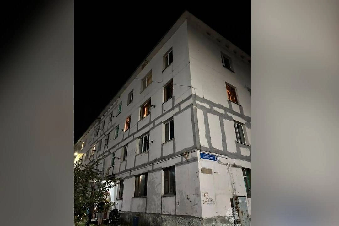 Пожарные эвакуировали семь человек из дома. Фото © VK / ГУ МЧС по Камчатскому краю