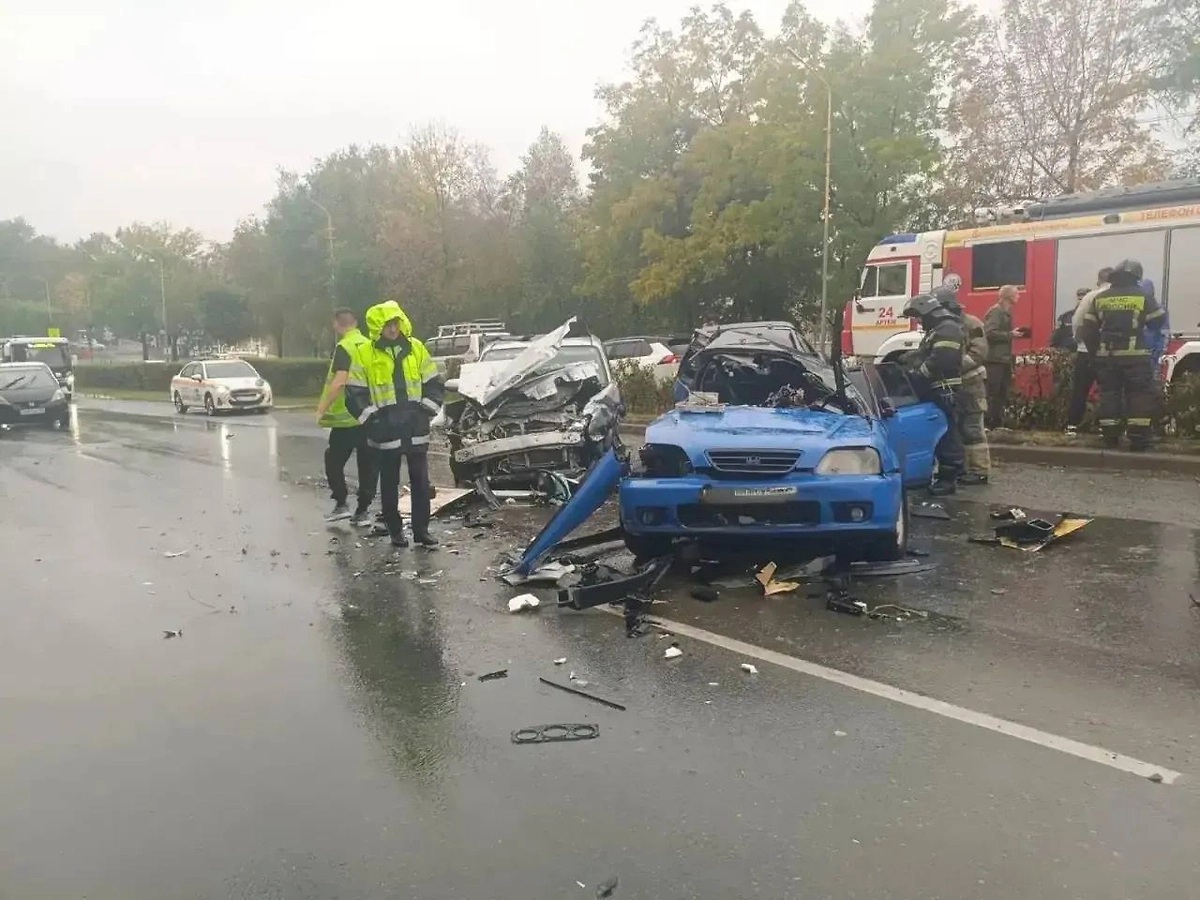 Четыре человека пострадали в лобовом ДТП в Артёме. Фото © Telegram / Полиция Приморья