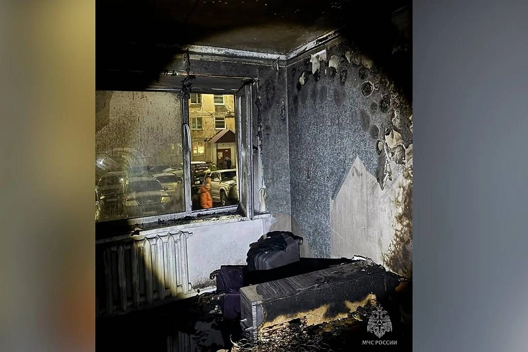Пожарные эвакуировали семь человек из дома. Фото © VK / ГУ МЧС по Камчатскому краю