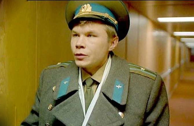 Баширов в роли майора Бабакина и других маргиналов. Фото © «Асса», режиссёр Сергей Соловьёв, сценаристы Сергей Ливнев, Сергей Соловьёв, Натан Эйдельман